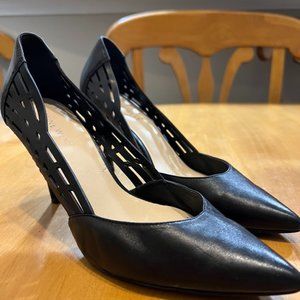 Black Pumps